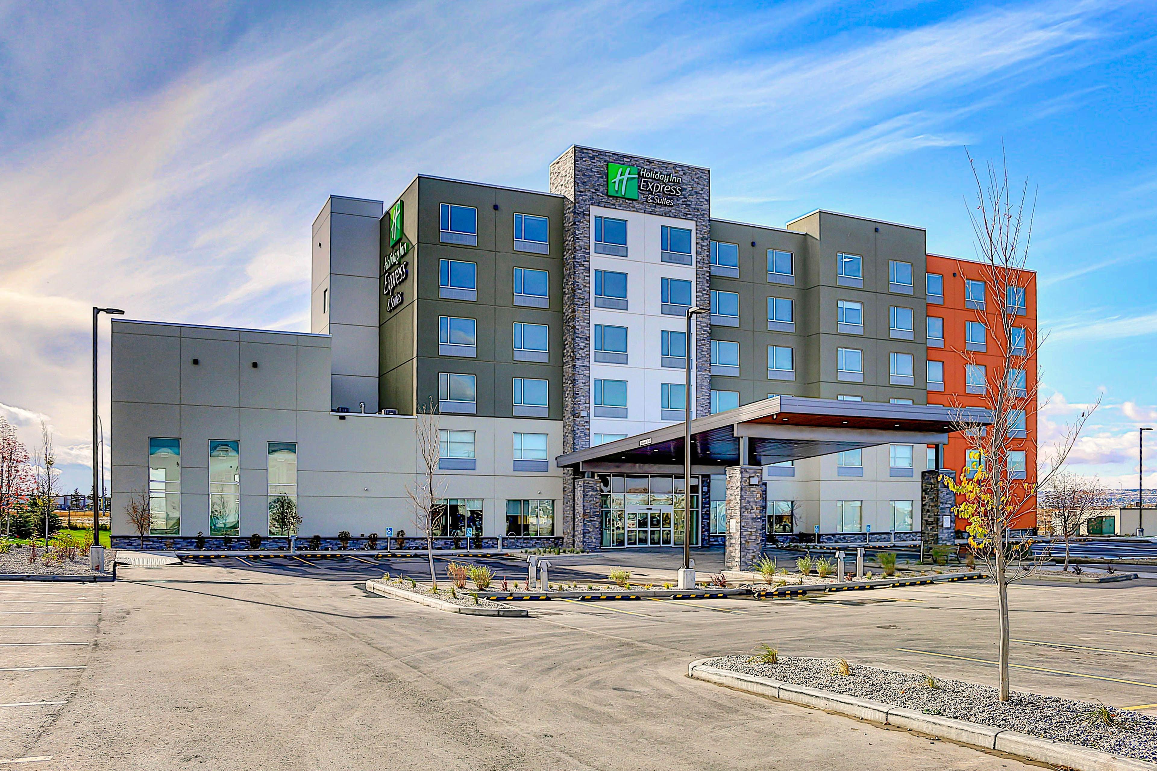 Holiday Inn Express & Suites - Calgary Airport Trail Ne, An Ihg Hotel Exterior photo